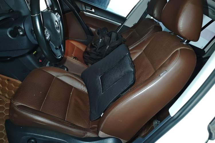 Used Volkswagen Tiguan 2015 2.0 TSI Automatic All-Wheel Drive Luxury Edition Left Front Seat