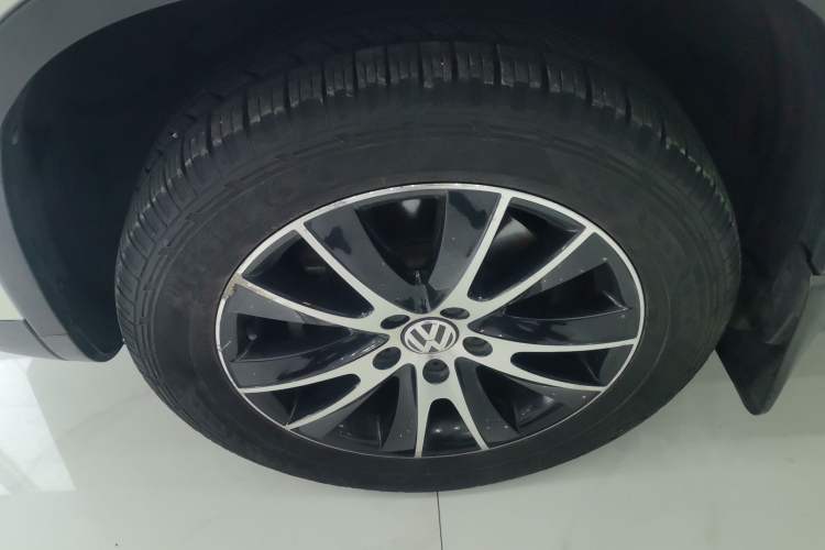 Used Volkswagen Tiguan 2015 1.8TSI Automatic Two-Wheel Drive Luxury Model Left Front Wheel Hub