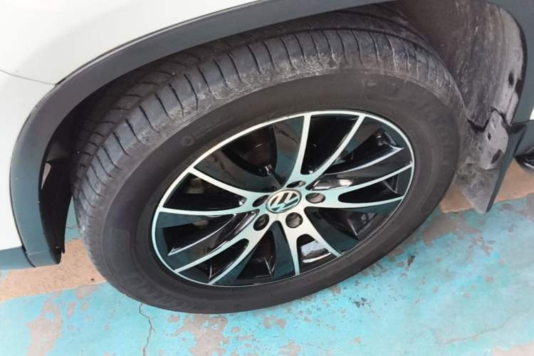 Used Volkswagen Tiguan 2015 1.8TSI Automatic Two-Wheel Drive Luxury Model Left Front Wheel Hub