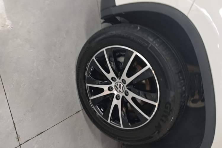Used Volkswagen Tiguan 2015 1.8TSI Automatic Two-Wheel Drive Luxury Model Left Front Wheel Hub