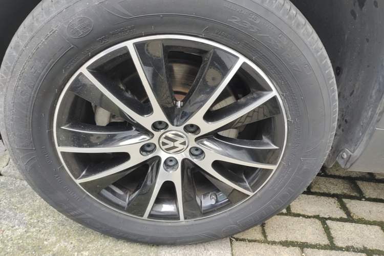 Used Volkswagen Tiguan 2015 1.8TSI Automatic Two-Wheel Drive Luxury Model Left Front Wheel Hub