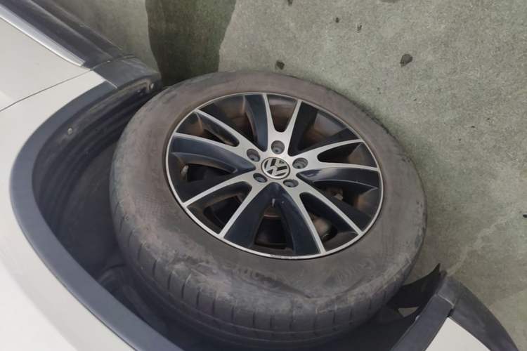 Used Volkswagen Tiguan 2015 1.8TSI Automatic Two-Wheel Drive Luxury Model Left Front Wheel Hub