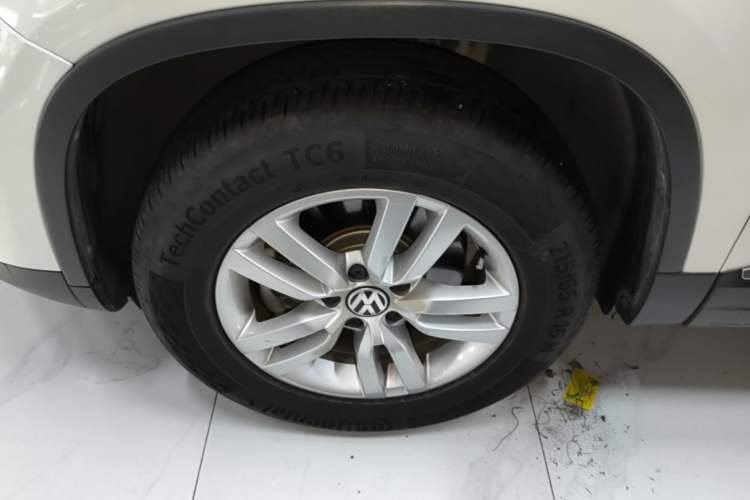 Used Volkswagen Tiguan 2015 1.8TSI Automatic Two-Wheel Drive Trend Edition Left Front Wheel Hub
