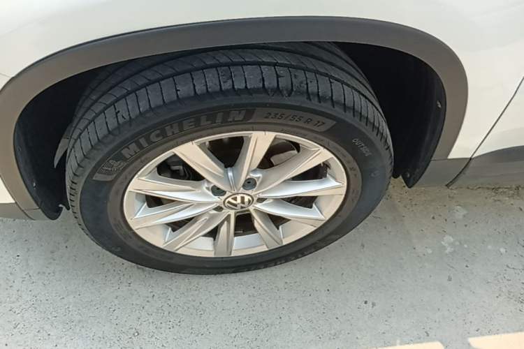 Used Volkswagen Tiguan 2015 1.8TSI Automatic Two-Wheel Drive Comfort Edition Left Front Wheel Hub