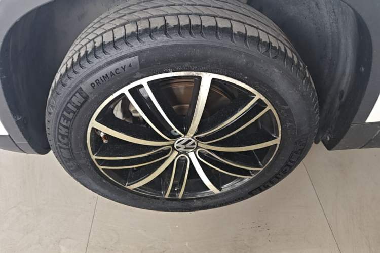 Used Volkswagen Tiguan 2015 1.8TSI Automatic Two-Wheel Drive Luxury Model Left Front Wheel Hub