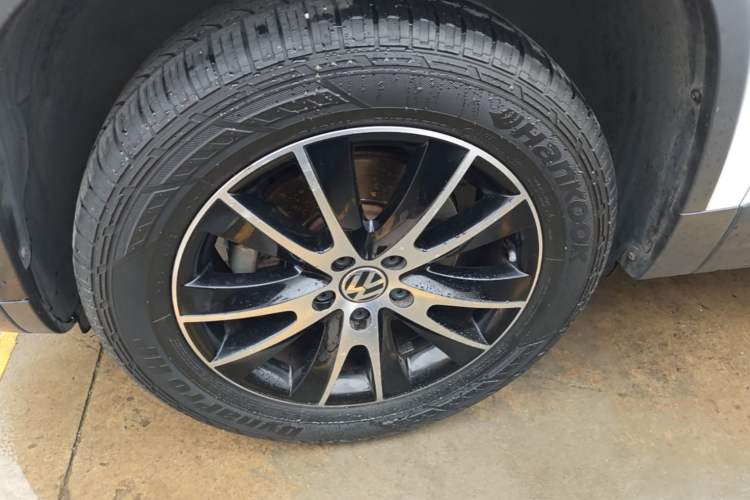 Used Volkswagen Tiguan 2015 1.8TSI Automatic Two-Wheel Drive Luxury Model Left Front Wheel Hub