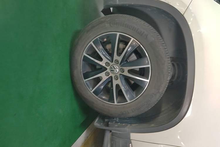 Used Volkswagen Tiguan 2015 1.8TSI Automatic Two-Wheel Drive Luxury Model Left Front Wheel Hub