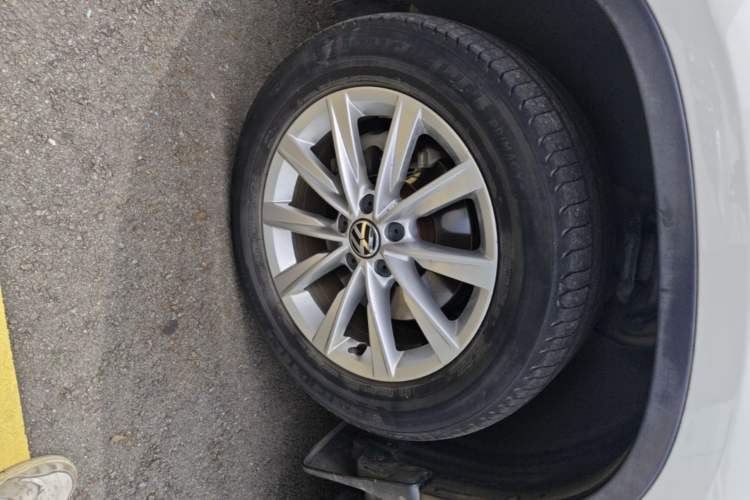 Used Volkswagen Tiguan 2015 2.0 TSI Automatic All-Wheel Drive Comfort Vision Edition Left Front Wheel Hub