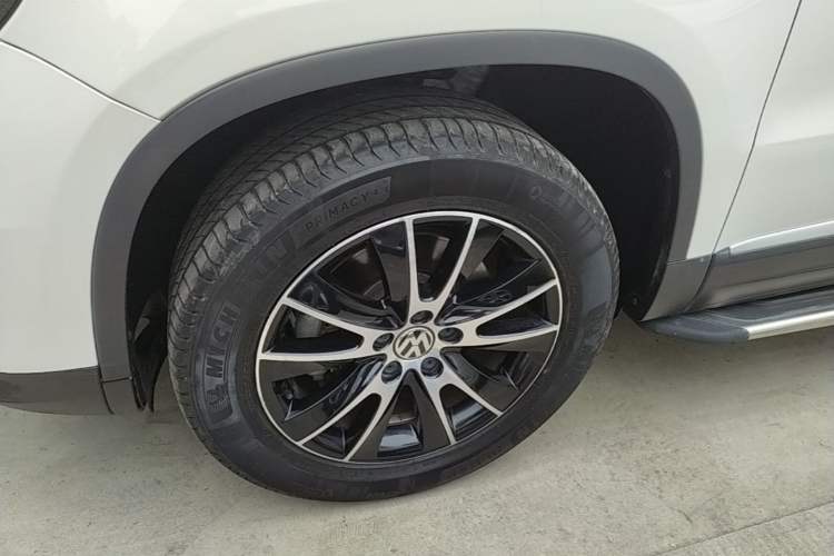 Used Volkswagen Tiguan 2015 1.8TSI Automatic Two-Wheel Drive Luxury Model Left Front Wheel Hub