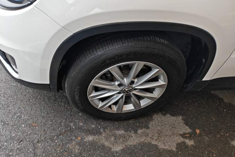 Used Volkswagen Tiguan 2015 1.8TSI Automatic Two-Wheel Drive Comfort Edition Left Front Wheel Hub