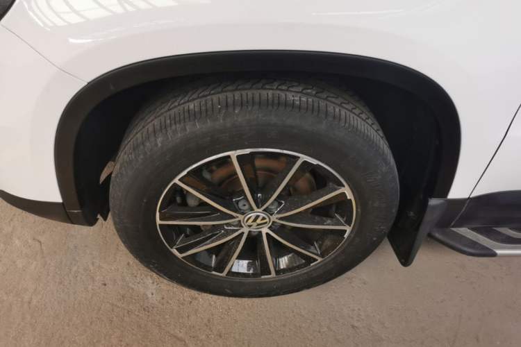 Used Volkswagen Tiguan 2015 1.8TSI Automatic Two-Wheel Drive Comfort Edition Left Front Wheel Hub