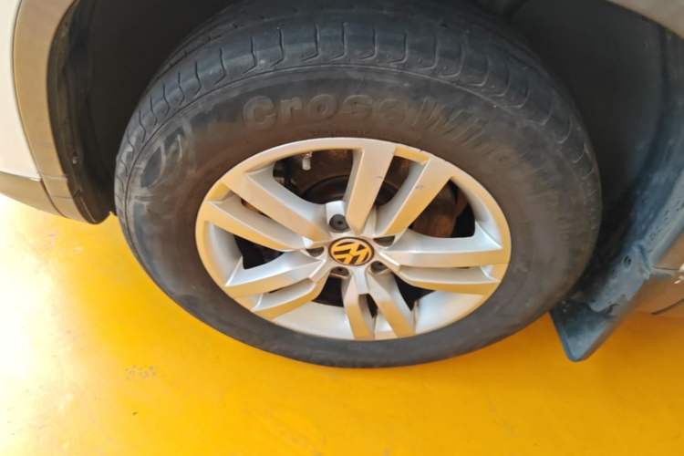 Used Volkswagen Tiguan 2015 1.8TSI Automatic Two-Wheel Drive Trend Edition Left Front Wheel Hub