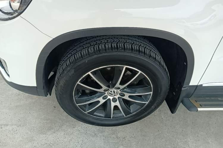 Used Volkswagen Tiguan 2015 1.8TSI Automatic Two-Wheel Drive Luxury Model Left Front Wheel Hub