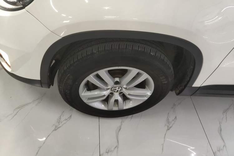 Used Volkswagen Tiguan 2015 1.8TSI Automatic Two-Wheel Drive Trend Edition Left Front Wheel Hub