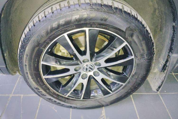 Used Volkswagen Tiguan 2015 1.8TSI Automatic Two-Wheel Drive Luxury Model Left Front Wheel Hub
