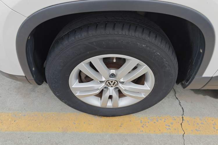 Used Volkswagen Tiguan 2015 1.8TSI Automatic Two-Wheel Drive Trend Edition Left Front Wheel Hub