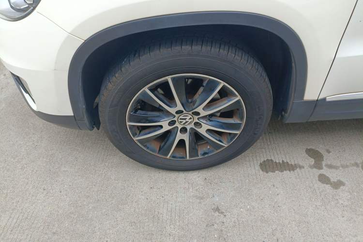 Used Volkswagen Tiguan 2015 1.8TSI Automatic All-Wheel-Drive Luxury Model Left Front Wheel Hub