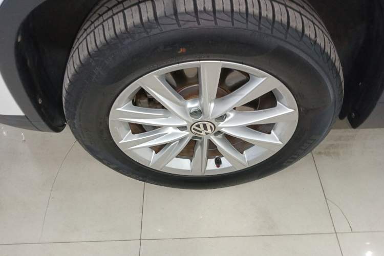 Used Volkswagen Tiguan 2015 1.8TSI Automatic Two-Wheel Drive Comfort Edition Left Front Wheel Hub