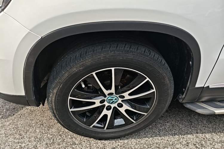 Used Volkswagen Tiguan 2015 1.8TSI Automatic Two-Wheel Drive Luxury Model Left Front Wheel Hub