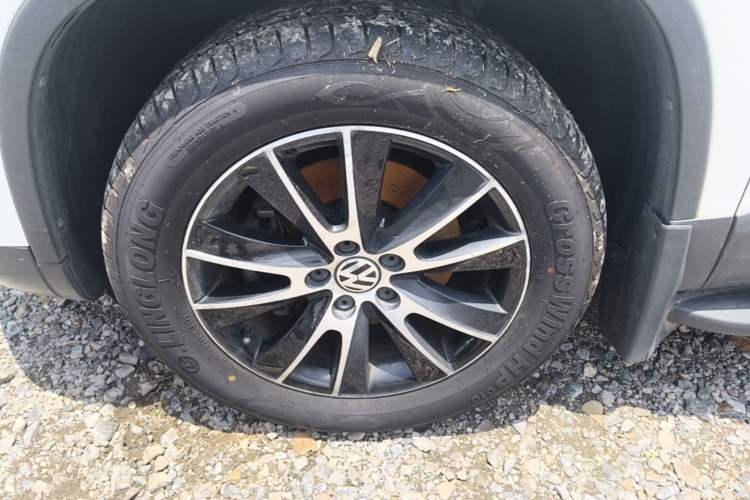 Used Volkswagen Tiguan 2015 1.8TSI Automatic Two-Wheel Drive Luxury Model Left Front Wheel Hub
