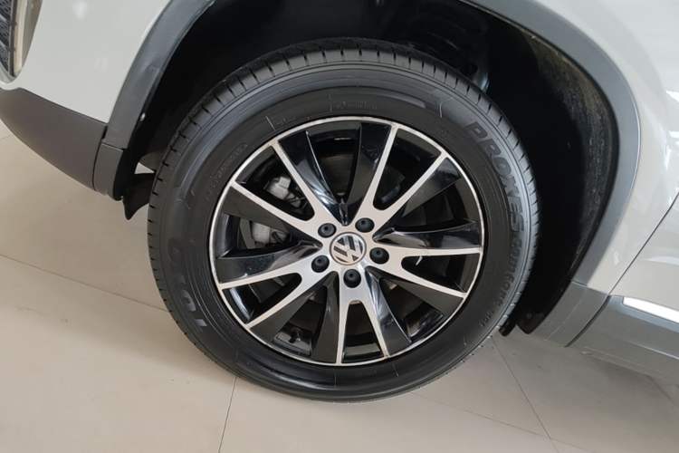 Used Volkswagen Tiguan 2015 1.8TSI Automatic Two-Wheel Drive Luxury Model Left Front Wheel Hub
