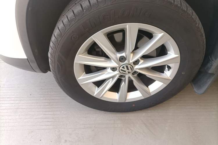 Used Volkswagen Tiguan 2015 1.8TSI Automatic Two-Wheel Drive Comfort Edition Left Front Wheel Hub