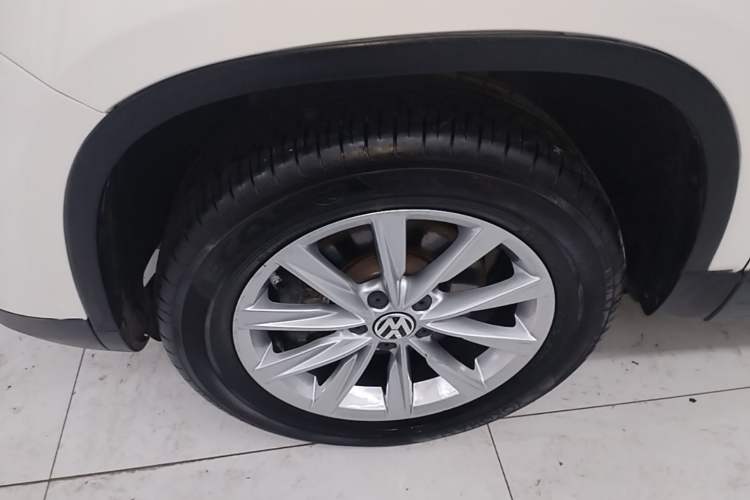 Used Volkswagen Tiguan 2015 1.8TSI Automatic Two-Wheel Drive Comfort Edition Left Front Wheel Hub