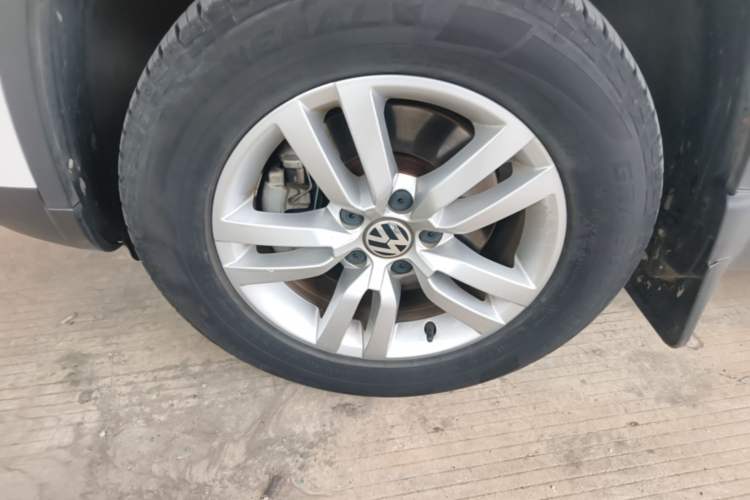 Used Volkswagen Tiguan 2015 1.8TSI Automatic Two-Wheel Drive Trend Edition Left Front Wheel Hub