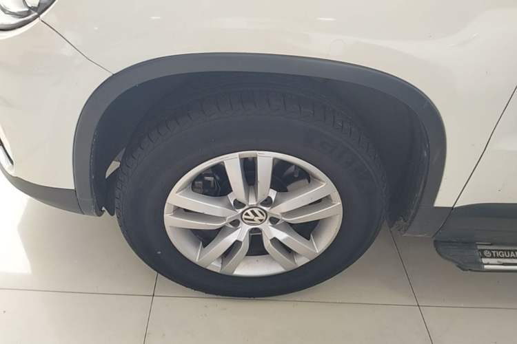 Used Volkswagen Tiguan 2015 1.8TSI Automatic Two-Wheel Drive Trend Edition Left Front Wheel Hub