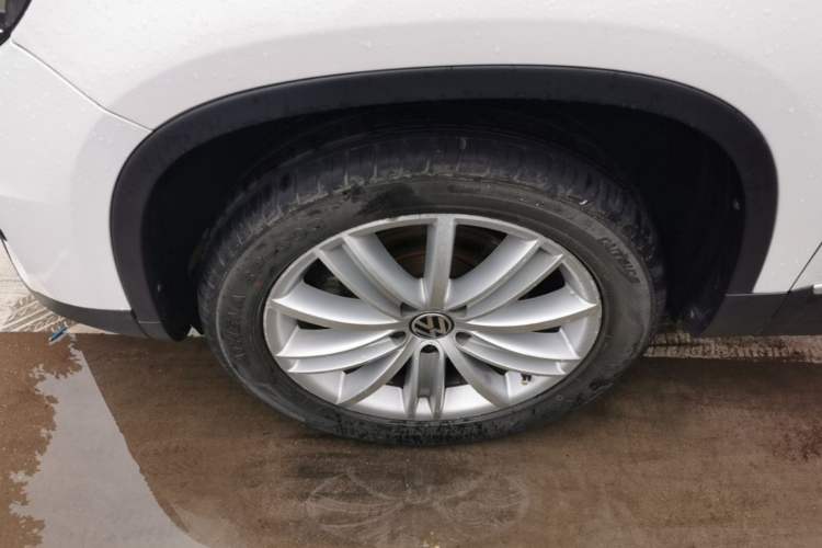 Used Volkswagen Tiguan 2015 1.8TSI Automatic Two-Wheel Drive Luxury Model Left Front Wheel Hub