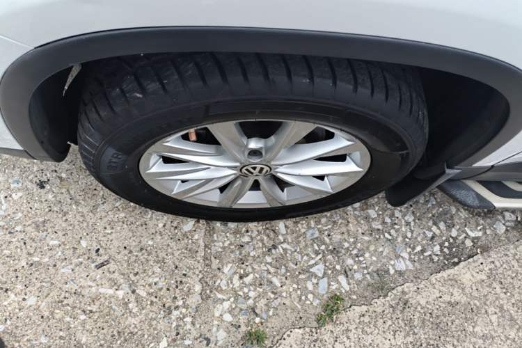 Used Volkswagen Tiguan 2015 1.8TSI Automatic Two-Wheel Drive Comfort Edition Left Front Wheel Hub