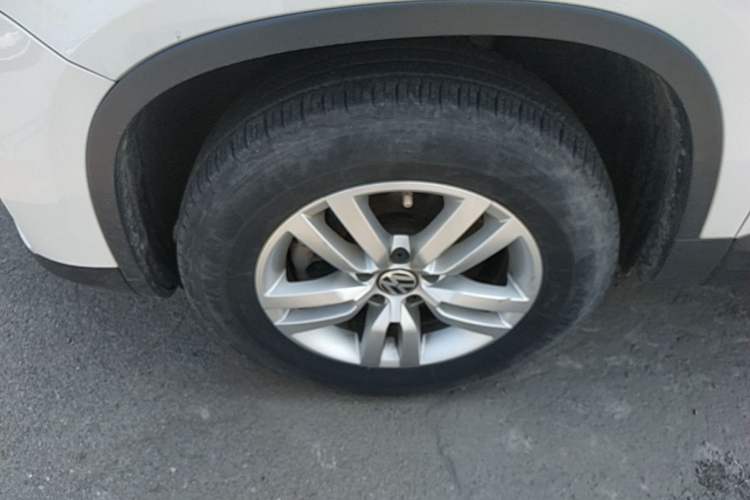 Used Volkswagen Tiguan 2015 1.8TSI Automatic Two-Wheel Drive Trend Edition Left Front Wheel Hub