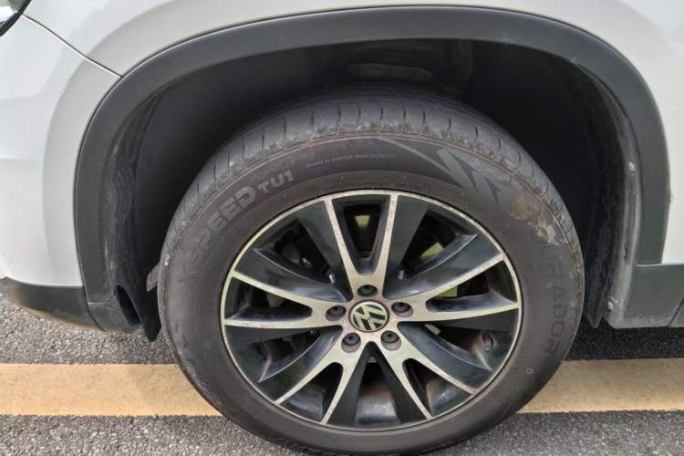 Used Volkswagen Tiguan 2015 1.8TSI Automatic Two-Wheel Drive Luxury Model Left Front Wheel Hub