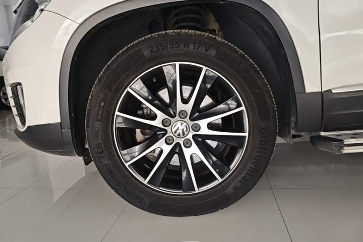 Used Volkswagen Tiguan 2015 1.8TSI Automatic All-Wheel-Drive Luxury Model Left Front Wheel Hub