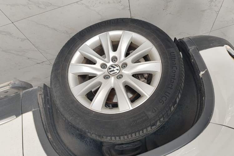 Used Volkswagen Tiguan 2015 1.8TSI Automatic All-Wheel-Drive Luxury Model Left Front Wheel Hub