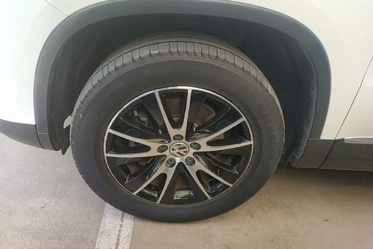 Used Volkswagen Tiguan 2015 1.8TSI Automatic Two-Wheel Drive Luxury Model Left Front Wheel Hub