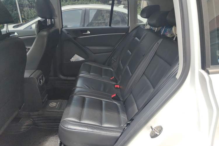 Used Volkswagen Tiguan 2015 1.8TSI Automatic All-Wheel-Drive Luxury Model Left Rear Seat