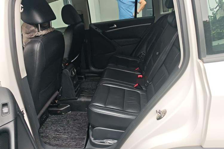 Used Volkswagen Tiguan 2015 1.8TSI Automatic Two-Wheel Drive Comfort Edition Left Rear Seat