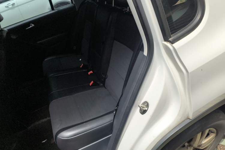 Used Volkswagen Tiguan 2015 1.8TSI Automatic Two-Wheel Drive Trend Edition Left Rear Seat