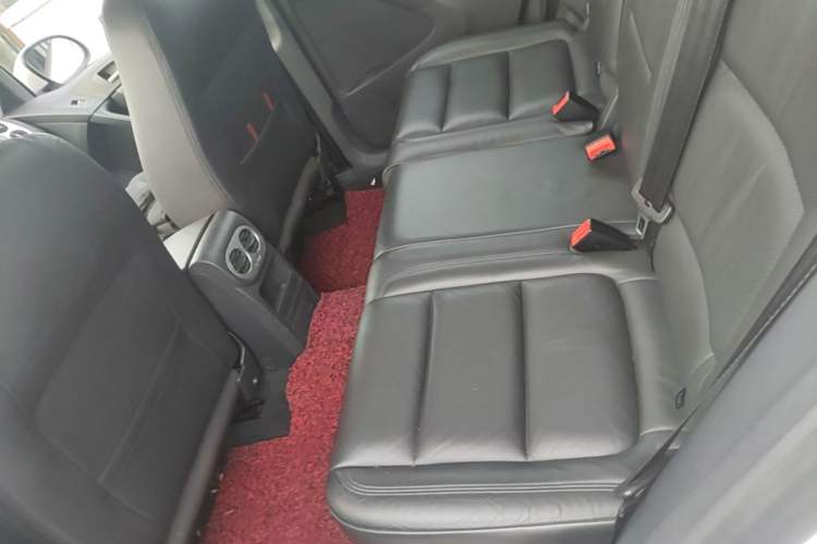 Used Volkswagen Tiguan 2015 1.8TSI Automatic Two-Wheel Drive Luxury Model Left Rear Seat