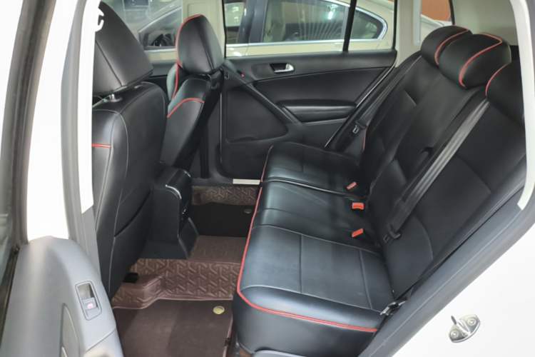 Used Volkswagen Tiguan 2015 1.8TSI Automatic Two-Wheel Drive Trend Edition Left Rear Seat