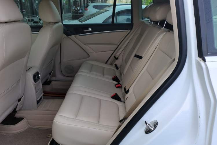 Used Volkswagen Tiguan 2015 1.8TSI Automatic Two-Wheel Drive Luxury Model Left Rear Seat