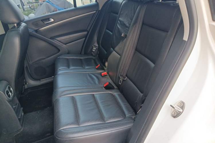 Used Volkswagen Tiguan 2015 1.8TSI Automatic All-Wheel-Drive Luxury Model Left Rear Seat