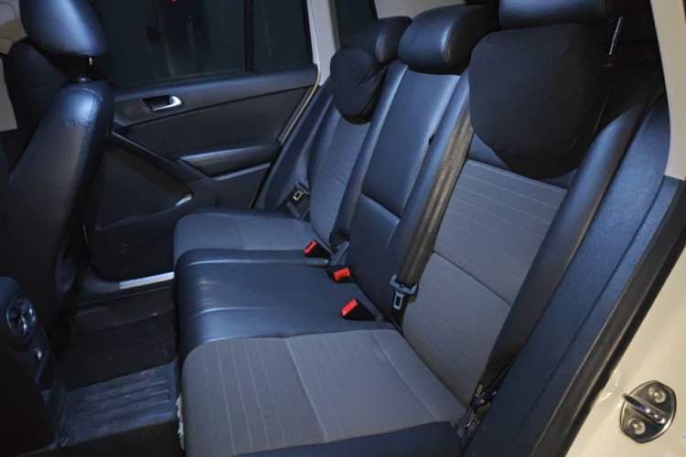 Used Volkswagen Tiguan 2015 1.8TSI Manual Two-Wheel Drive Fashion Edition Left Rear Seat