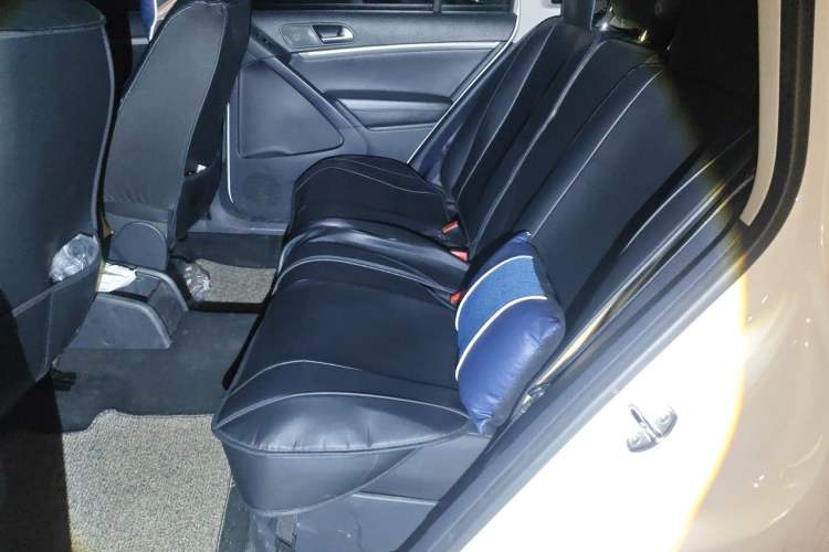 Used Volkswagen Tiguan 2015 1.4TSI Manual Two-Wheel Drive BlueMotion Edition Left Rear Seat
