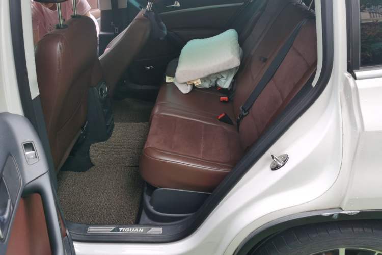 Used Volkswagen Tiguan 2015 2.0 TSI Automatic All-Wheel Drive Flagship Edition Left Rear Seat