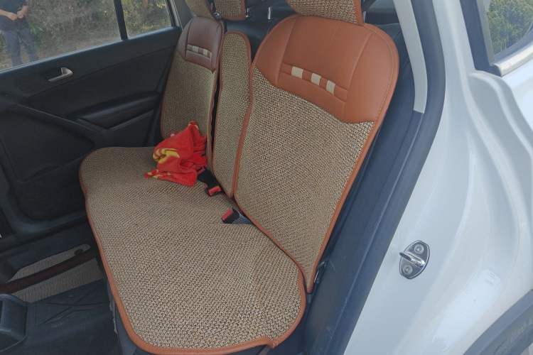 Used Volkswagen Tiguan 2015 1.8TSI Manual Two-Wheel Drive Fashion Edition Left Rear Seat
