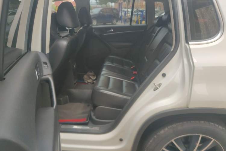Used Volkswagen Tiguan 2015 2.0 TSI Automatic All-Wheel Drive Luxury Edition Left Rear Seat