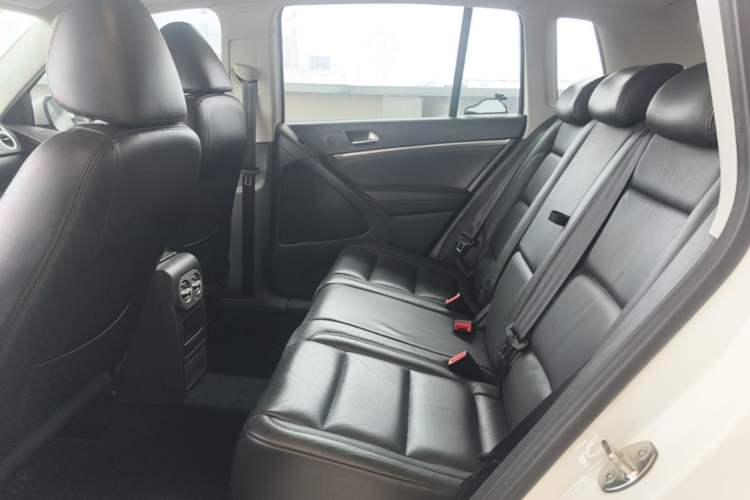 Used Volkswagen Tiguan 2015 1.8TSI Automatic All-Wheel-Drive Luxury Model Left Rear Seat