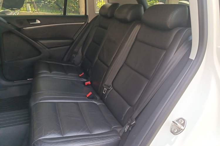 Used Volkswagen Tiguan 2015 1.8TSI Automatic All-Wheel-Drive Luxury Model Left Rear Seat